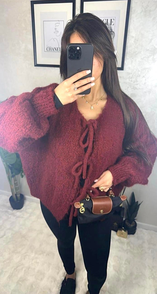 Pull bordeaux à noeuds